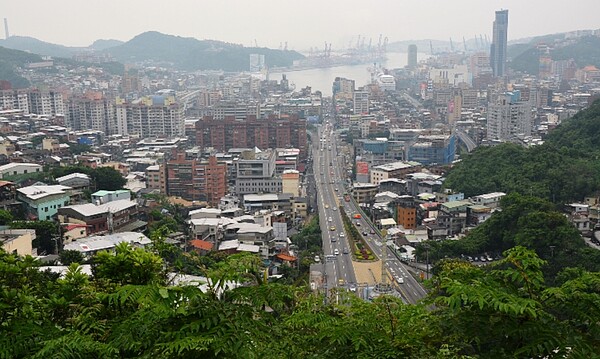 房市買氣不佳，但全台購屋意願最高的基隆民眾。圖為基隆獅球嶺附近一景。 圖／報系資料照