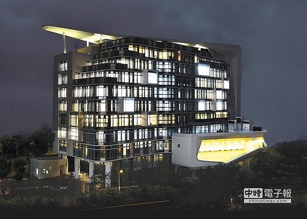 新北市立圖書館新總館首創24小時不打烊,卻被質疑夜間的使用率不高。(葉德正翻攝)