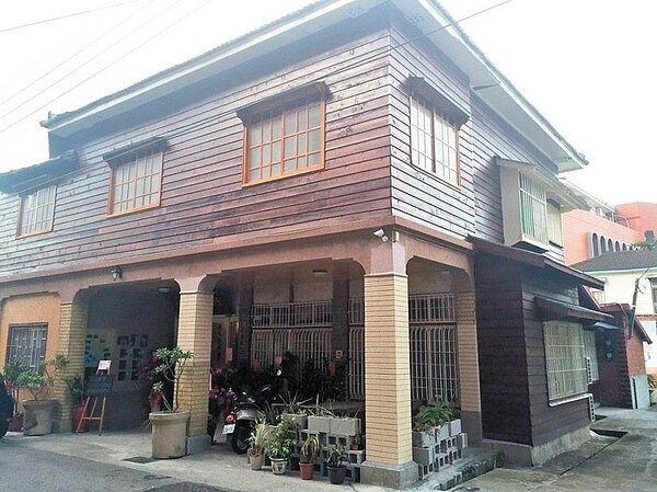 朴子市「清木屋」咖啡屋建築已有86年的歷史。 記者黃煌權／攝影