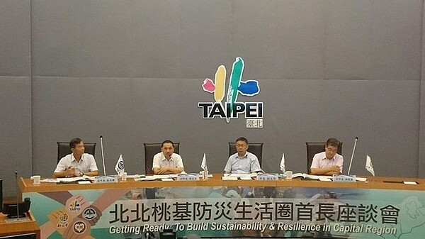 新北市副市長侯友宜(左二)。圖/翻攝自侯友宜臉書