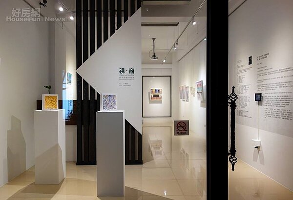 3. 室內白色牆面能充分呈現畫作。