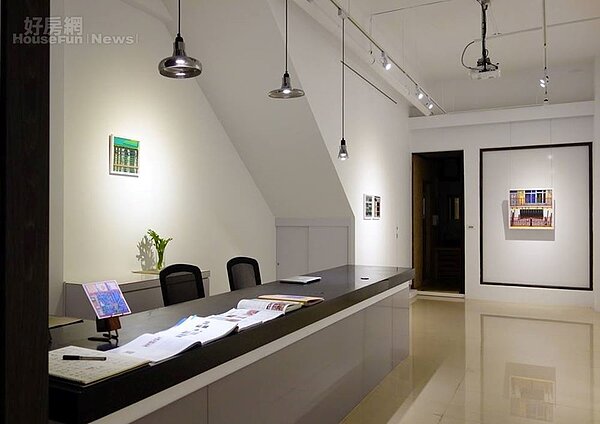 4. 入門後的長櫃台區。