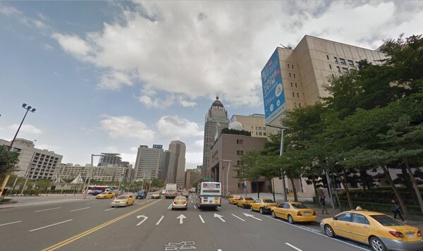 台北市政府市民廣場。（翻攝自google map）