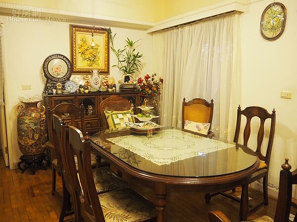 2.台北家的餐廳，家人經常聚在一起用餐聯繫感情。
