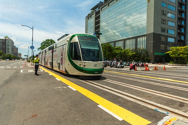 高雄輕軌。（好房網News記者張聖奕攝影）