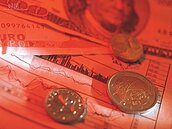 央行刺激方案　無法收手