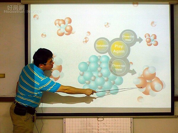 6.	李恩運用高科技專業，研發出數位教學軟體。
