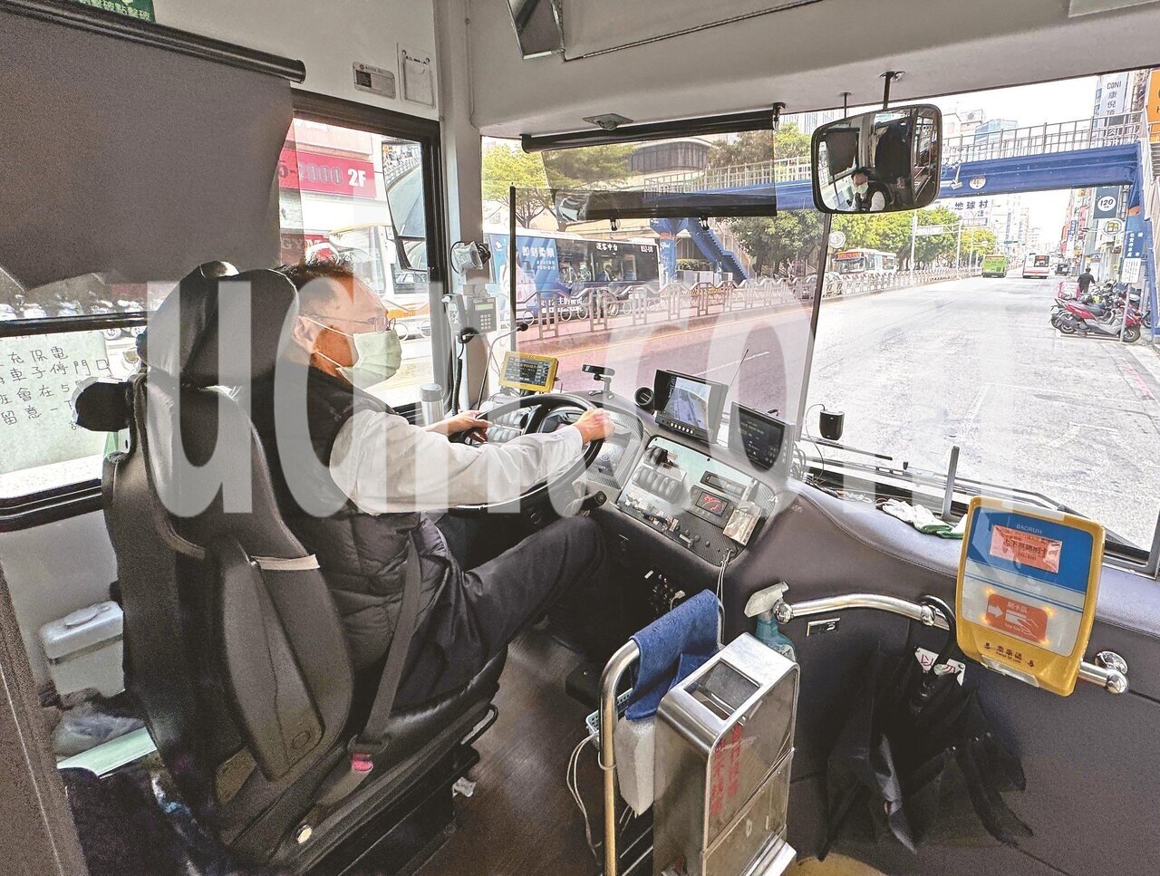 公車缺工問題持續,據統計,北市客運司機報警案件數3年成長近10倍,從原本2023年5件、去年倍增到47件,今年截至4月已33件,多是乘客滋事、攻擊駕駛,通報救護也呈上漲趨勢。(圖/示意圖)/聯合報系資料照