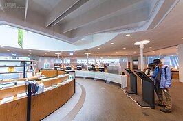 雖然這個年代許多人已經習慣利用平板、手機或筆電作為閱讀書籍文章的載具，不過傳統的紙本閱讀模式依舊不衰，畢竟翻書閱讀的感覺是電子載具難以取代。