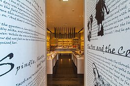 走入文字的世界。