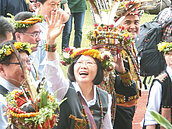 蔡英文雙民調跌破5成　閣揆施政也「死亡交叉」