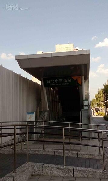 5.捷運小巨蛋站位居北市最繁華商辦區域。