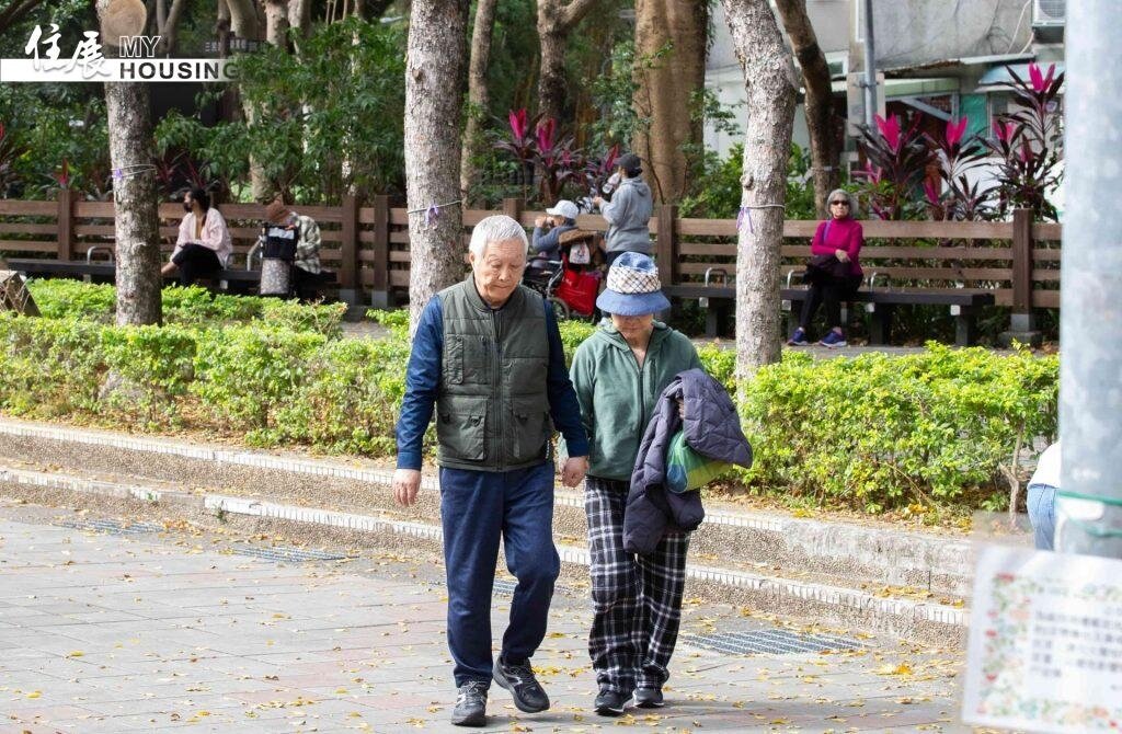 每年約有10萬人為了照顧失能長輩，被迫離開職場，退休最後一間房就經該如何規劃與購買？