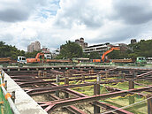 滯洪池上蓋公宅　工程費再增2.3億