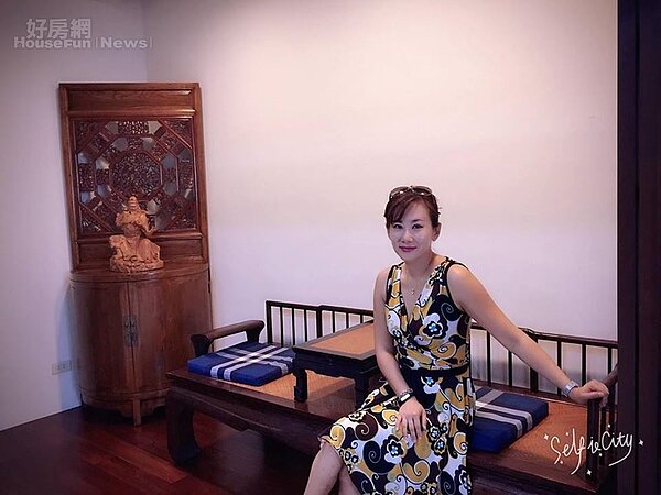 1楊珮精心在辦公室內打造專屬和室,裡面還擺放一張羅漢椅。