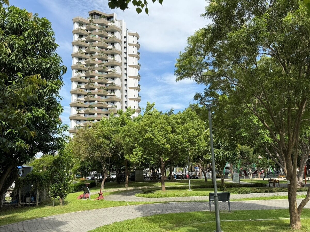 「地段決定價值」是不動產市場的重要購屋準則,而大型公園第一排所具備的開闊棟距、視野與稀缺性,經常是高端住宅聚落形成的關鍵。圖/好房網News記者林和謙/攝