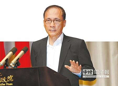 行政院長林全18日在記者會中表示,106年度中央政策總預算案採穩健財政方式編列。(姚志平攝)