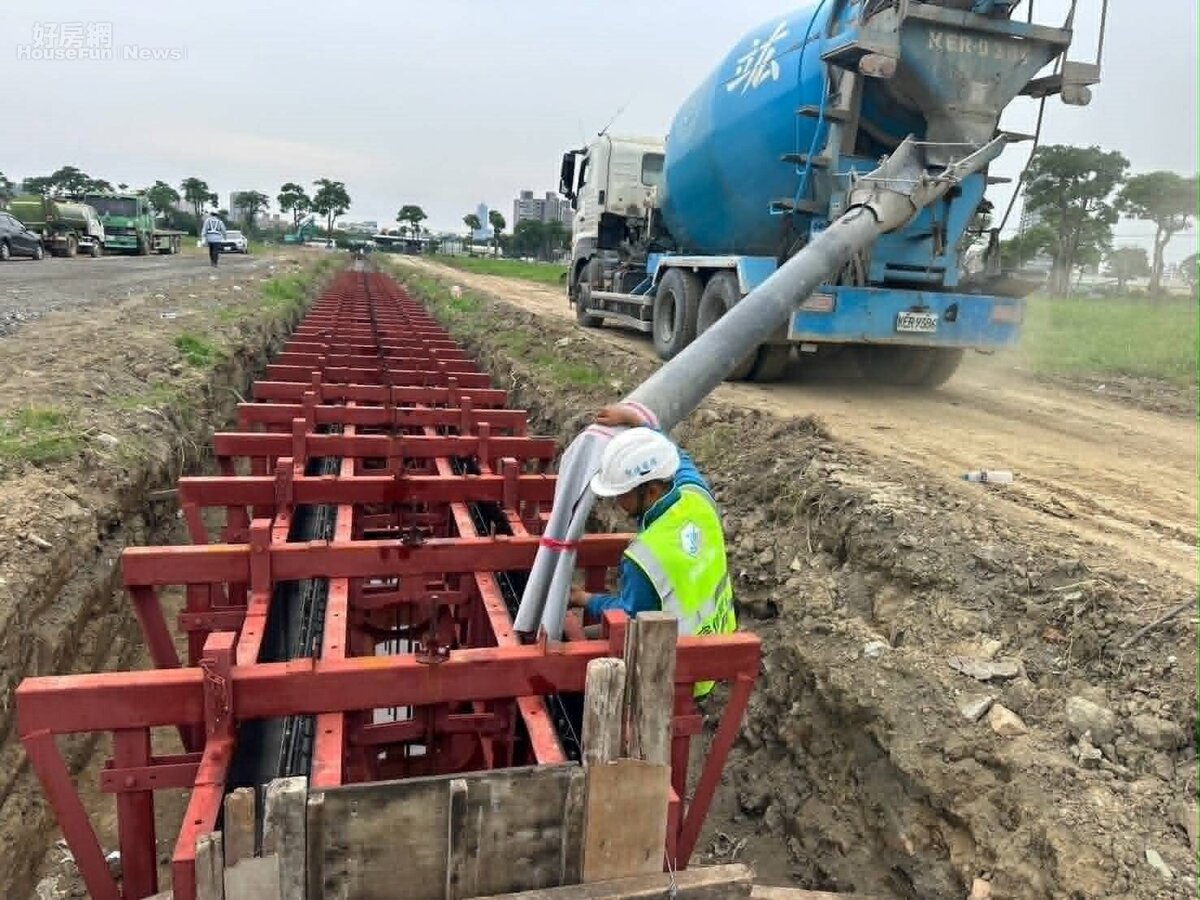 大林蒲遷村安置地街廓道路成型。圖/高雄市都發局提供
