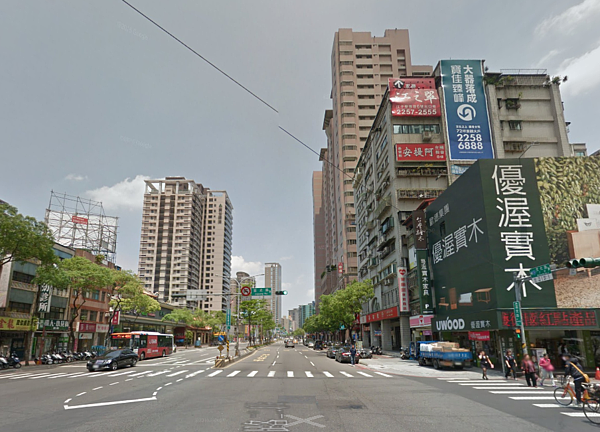 黃世聰透露,不少板橋包租公「拚命想倒貨」。(翻攝自Google Map)