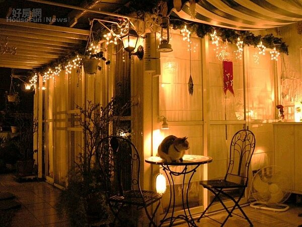 2.	別出心裁搭建宛如玻璃屋般的頂樓空間。
