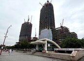 資金熱潮「黃金交叉」　房地產吃不到紅利！兩大貸款指標洩市場窘況