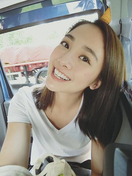 鬼鬼吳映潔接受媒體專訪時透露,在韓國訓練期間都是靠老本度日,還要給爸媽生活費及繳六位數的房貸。(翻攝自鬼鬼 吳映潔臉書)