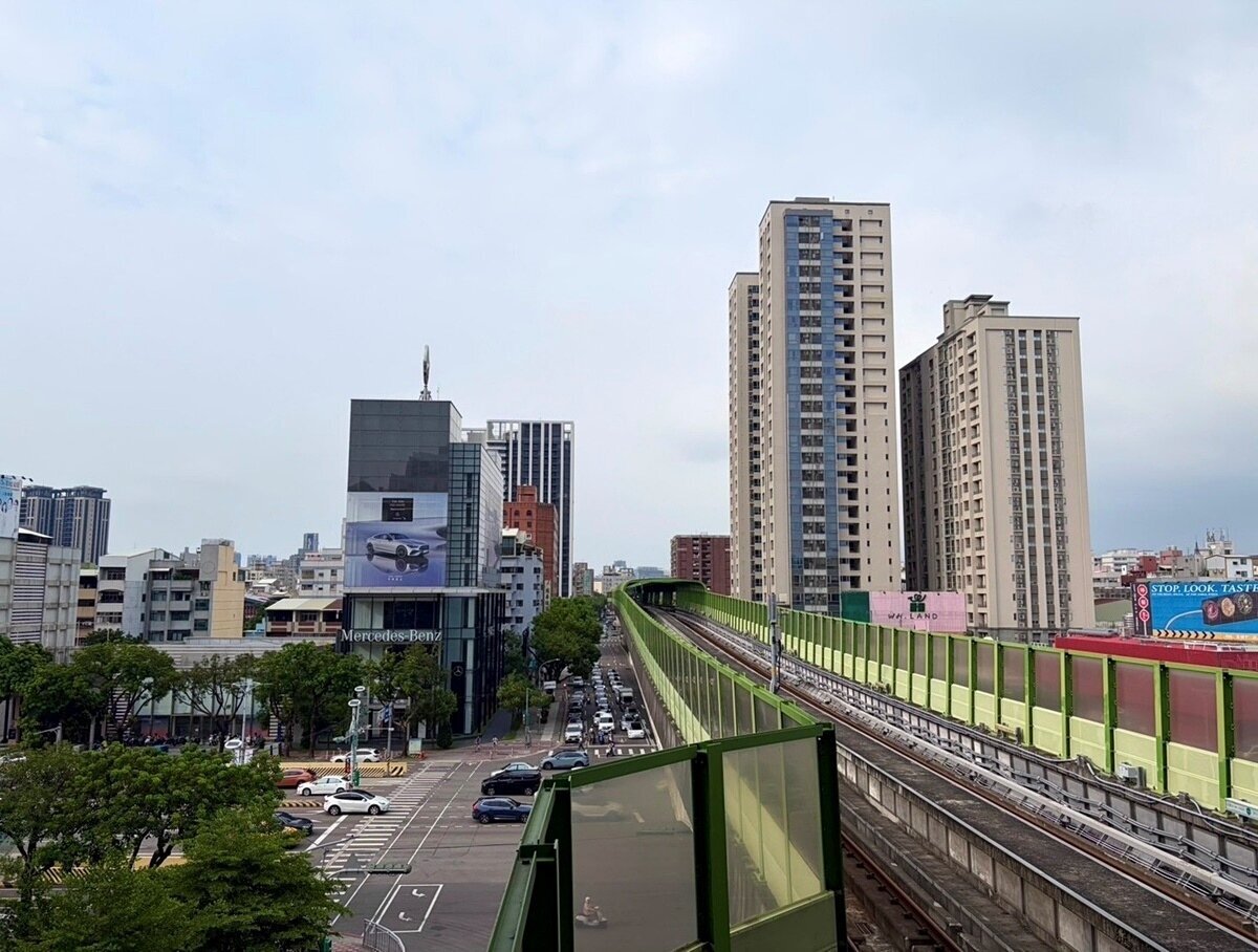 在黃金捷運沿線拼湊出大規模土地,又甘願放棄銷售面積、捨得拉大棟距並興建超高層住宅,非一般中小建商所能為。圖/好房網News記者林和謙/攝