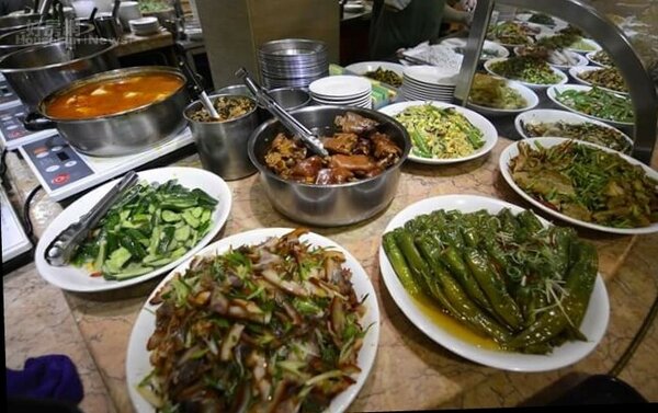 台北物價高，自助餐一餐可能就要百元起跳。（好房網News記者陳韋帆／攝影）