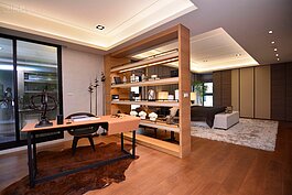 內觀主臥室十分寬敞，加上書房讓人很放鬆