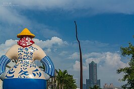 在駁二特區中處處可看到洪易的藝術作品。