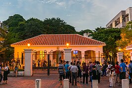 在特別設計的燈光照耀下，夜晚的打狗英國領事館更顯得美麗。