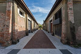 駁二特區前身為第二號接駁碼頭，原為台糖等外銷商品的港口倉庫，於2002年整修完成，並搖身一變成為藝術發展與實驗創作的場所。近兩年整修後開放的範圍越來越大，除了倉庫本身外，還納入鹽埕觀光碼頭、哈瑪星鐵道文化園區等，成為到高雄一定要朝聖遊玩的大景點。