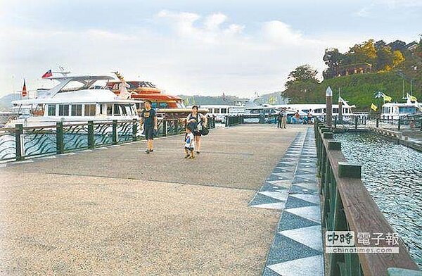 民進黨政府上台後，來台陸客人數大減，南投縣日月潭水社碼頭相對冷清。 （本報資料照片）