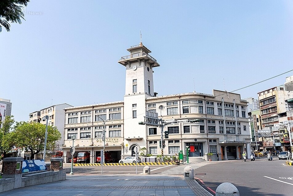 台南市消防史料館前身為台南合同廳舍,6層高的「望火樓」為最大特色。圖/國產建材實業提供