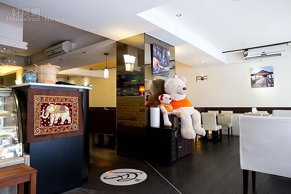 5.趣味的大玩偶,為餐廳注入輕鬆元素。