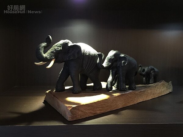 8. 從泰國帶回來的大象裝飾品。