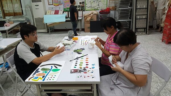 還以「顏色」 石碇老街亮起來(新北市城鄉發展局)