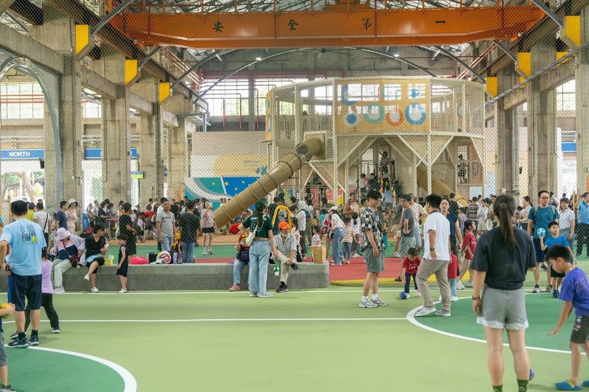 高雄親子遊樂園區開幕人潮盛況。圖/高雄市政府都市發展局提供