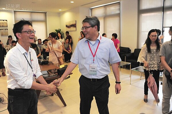 花敬群次長讚三重青年住宅比住家裡好,對於新北市社會住宅的推動給予肯定。(新北城鄉局)