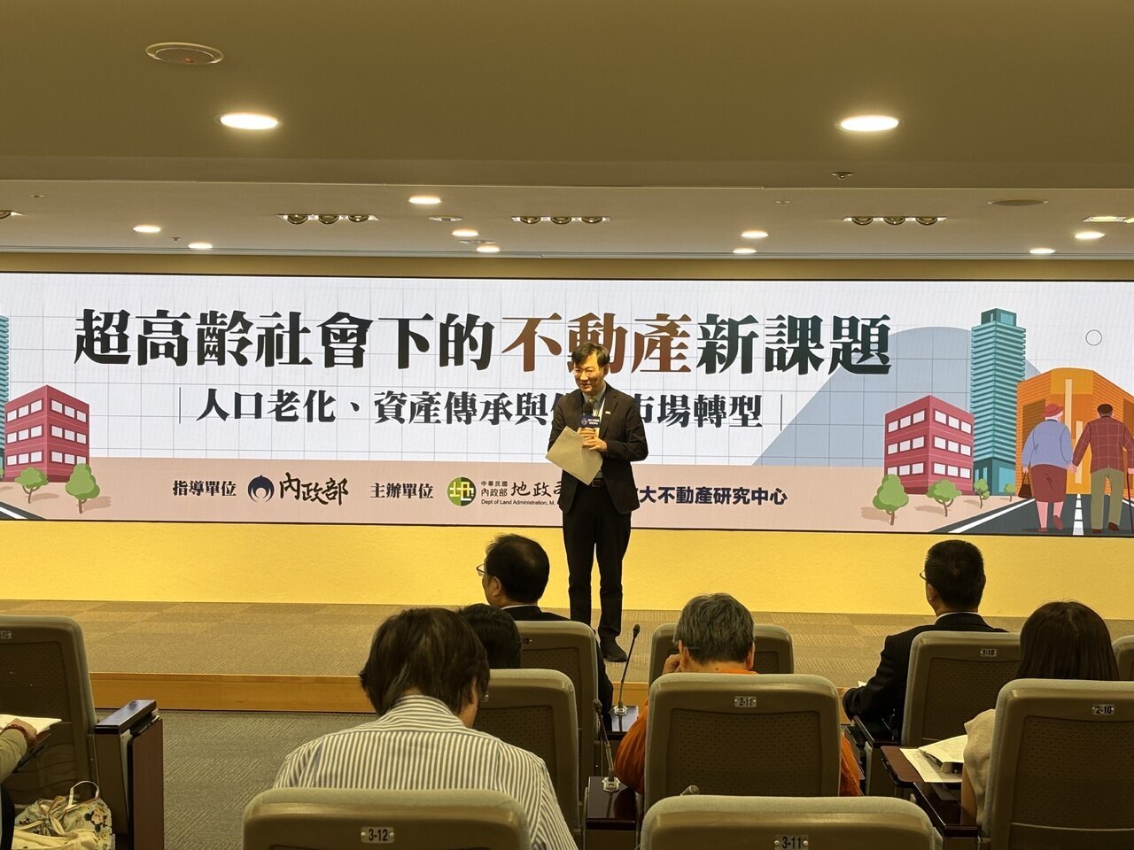 內政部政務次長董建宏指出，台灣正面臨「人屋雙老」的挑戰。記者游智文／攝影 