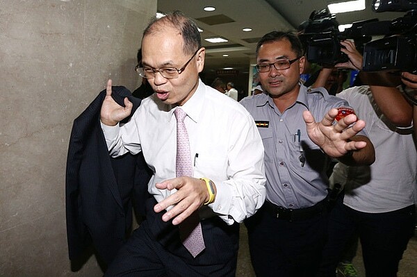 兆豐金現任董事長徐光曦(左)。 記者王騰毅/攝影