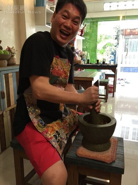 3. 陳光明抽空去泰國烹飪學校，學習正統泰味廚藝。
