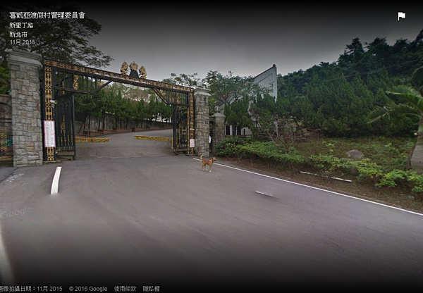 北海岸「喜凱亞渡假村」271戶流入法拍市場,有住戶表示管委會出現問題是主因之一。(圖/擷取自Google Map)