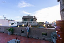 林百貨的電梯至今持續運作中，只是屋頂的電梯間已經不開放參觀。