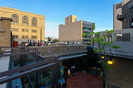 不論何時，林百貨總是充滿了前來朝聖的觀光客們。