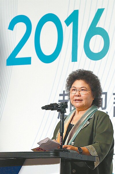 為爭取大陸城市來台,高雄市長陳菊(圖)曾在論壇記者會中表示,如果兩岸還一直陷在目前狀況,不是大家的期待,兩岸可異中求同,高雄市歡迎大陸城市的人到高雄,如果大陸願意她前往,她可安排前往邀請相關城市,但也未獲大陸回應。 圖,本報資料照片