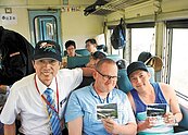 救觀光　台鐵加開郵輪式列車