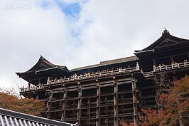 一百三十九根梁柱，撐起了清水舞台千年的光陰。