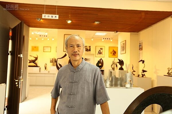 1. 雕塑大師謝棟樑作品豐富,陳設於他創立的「02雕塑空間」。