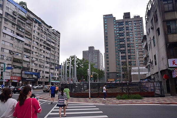 過去延宕已久的永春都更一案已開始動工。(好房網News記者 陳韋帆/攝影)